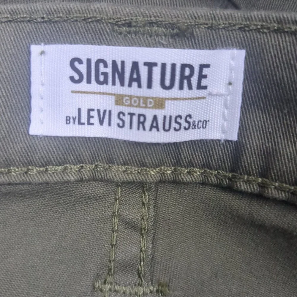 Signature Gold Levi Strauss Olive Green Cargo Shorts Mens‎ 46 Hits At The Knee
